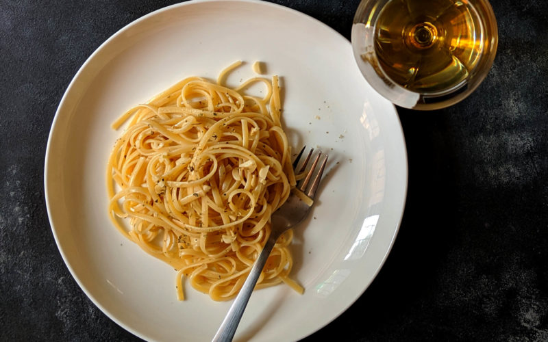 Linguine in white wine sauce