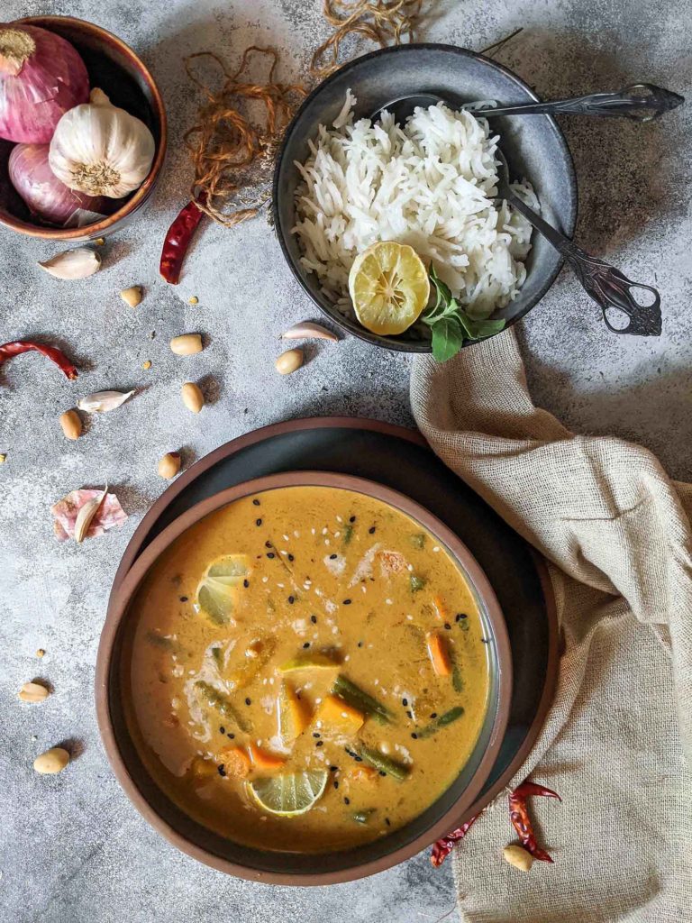 vegetable massaman curry and rice