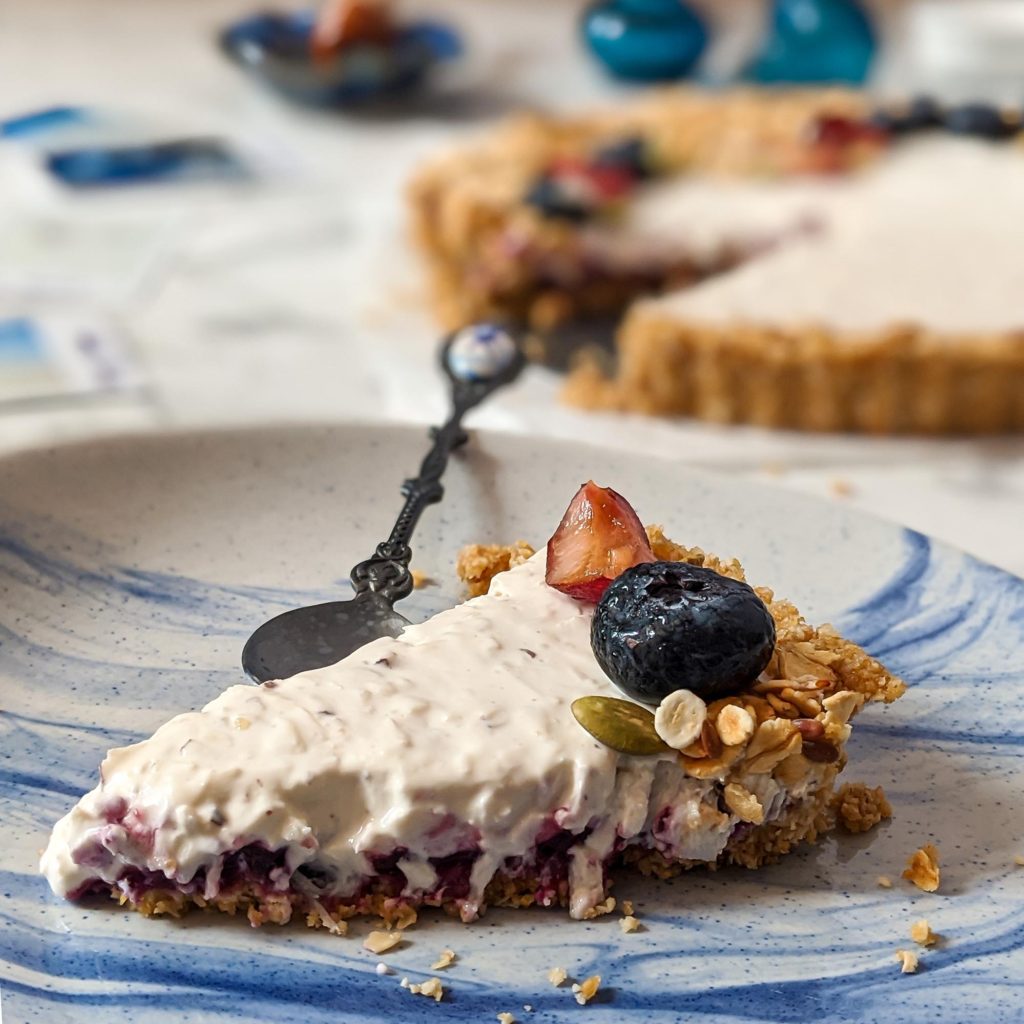 no-bake tart blueberries and muesli