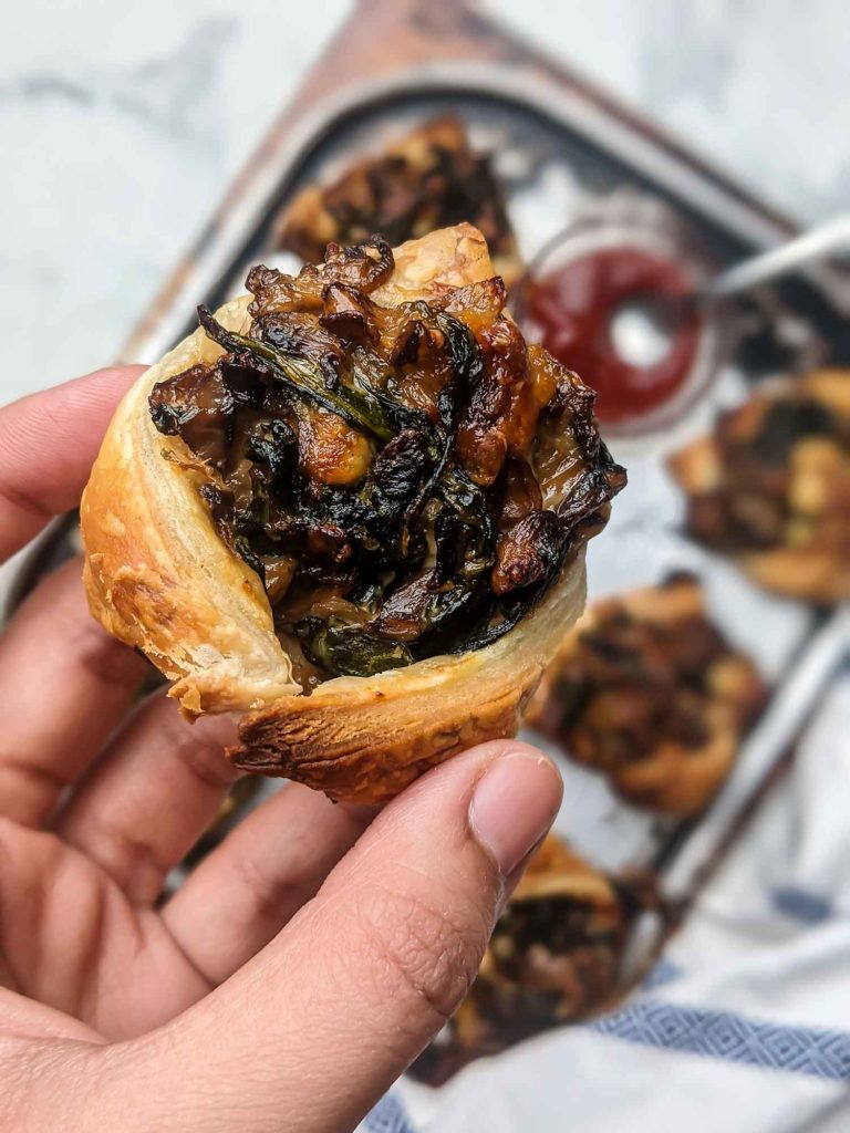 creamy spinach mushroom puffs