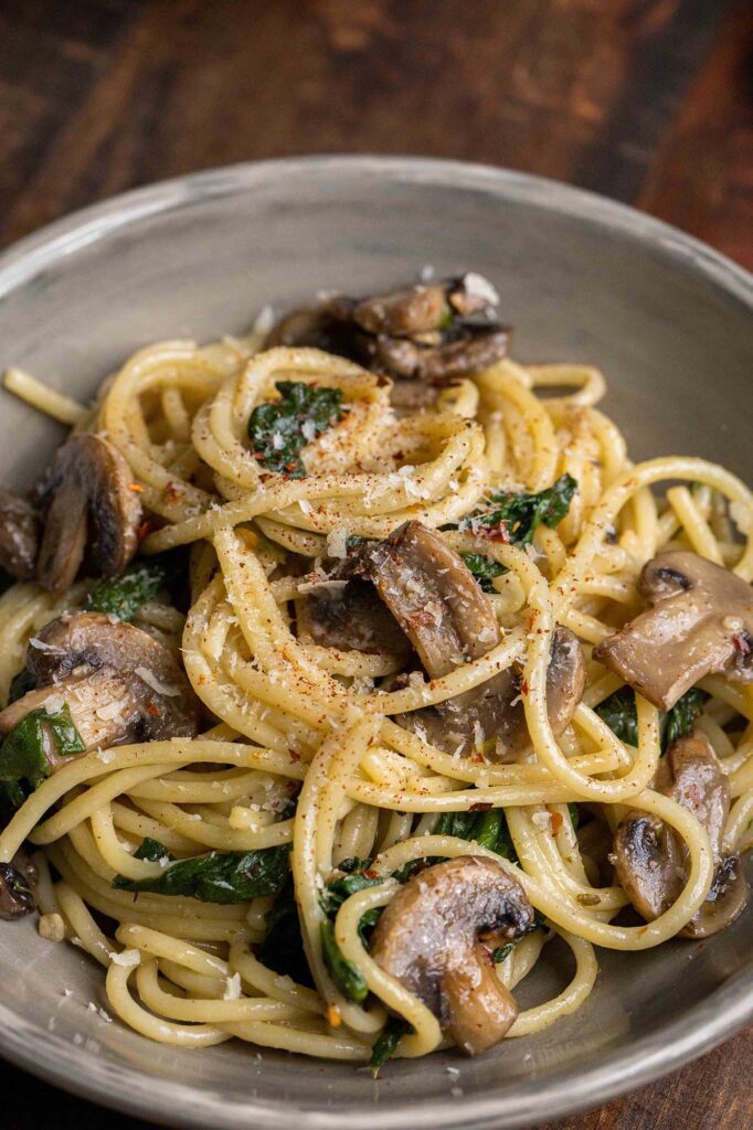 Spinach and mushroom spaghetti