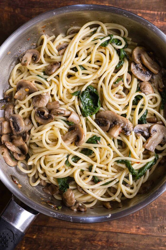 Spinach and mushroom spaghetti